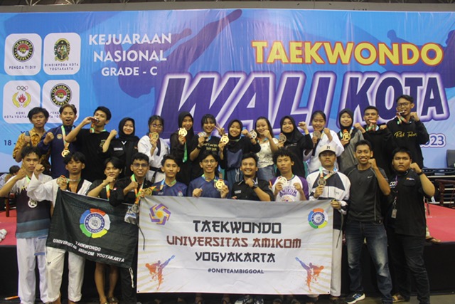 AMIKOM KEMBALI MENCURI PERHATIAN, 19 MEDALI DI RAIH DALAM KEJUARAAN NASIONAL TAEKWONDO GRADE-C WALI KOTA CUP X 2023.